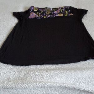 CHA CHA VENTE black top with embroidery detailing